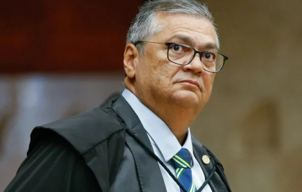 Dino afasta presidente do TCE do Maranhão, sobrinho do governador
