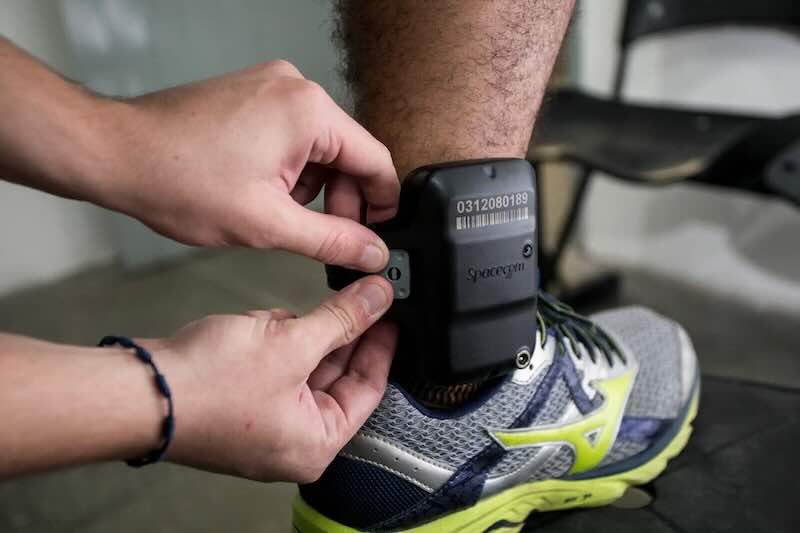 Tornozeleira eletrônica: agressores em Goiás pagarão custo do monitoramento