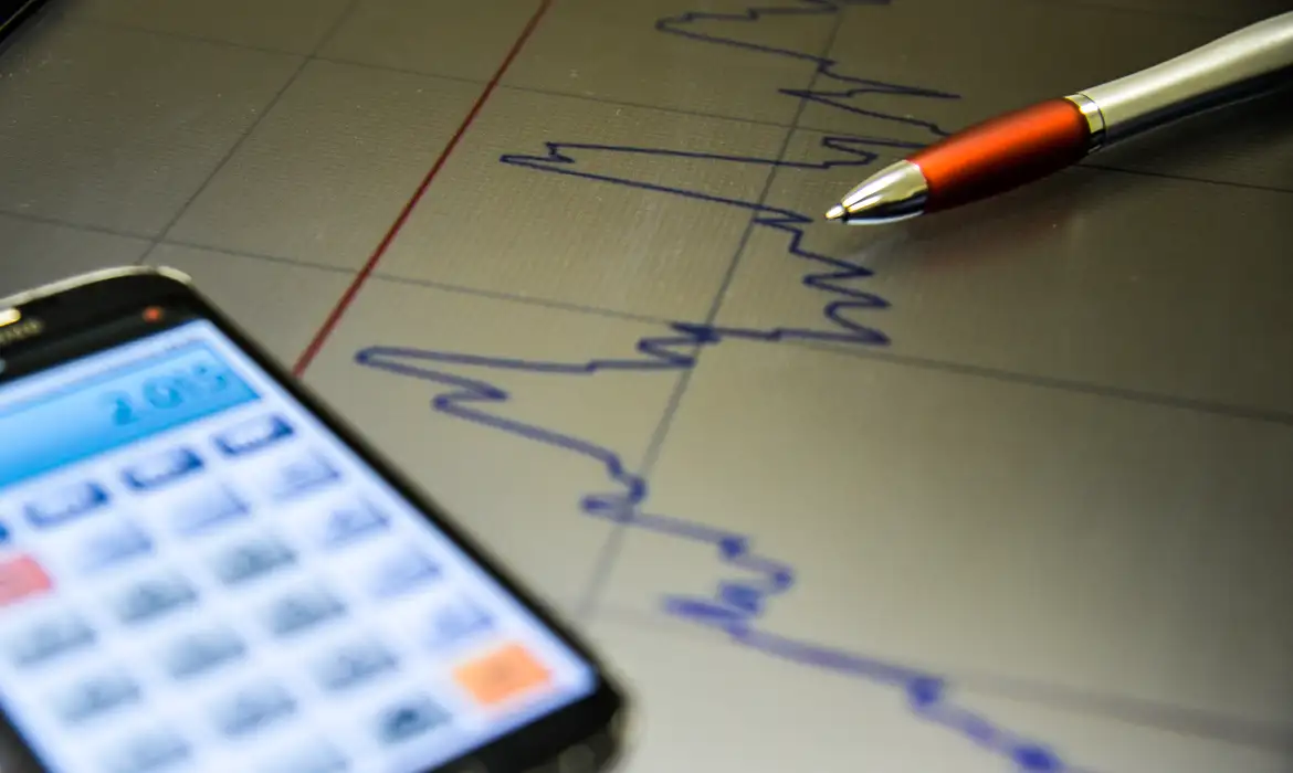 Mercado eleva inflação 2026 para 4,86% e sinaliza pressão sobre juros