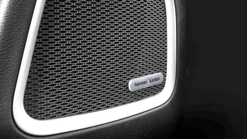 Som é Harman Kardon só no projeto: os alto-falantes são fabricados pela Mopar (Divulgação/Jeep)