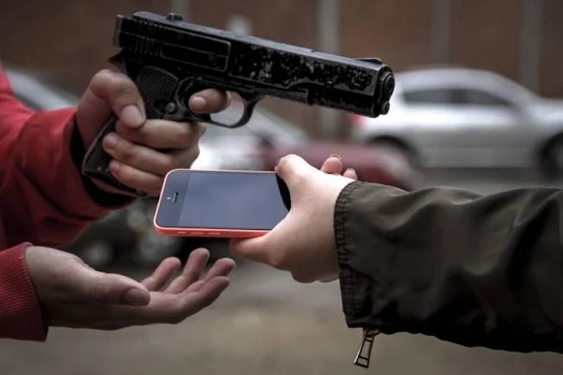 Lei 15.397/2026: furto de celular agora pode render 10 anos de prisão