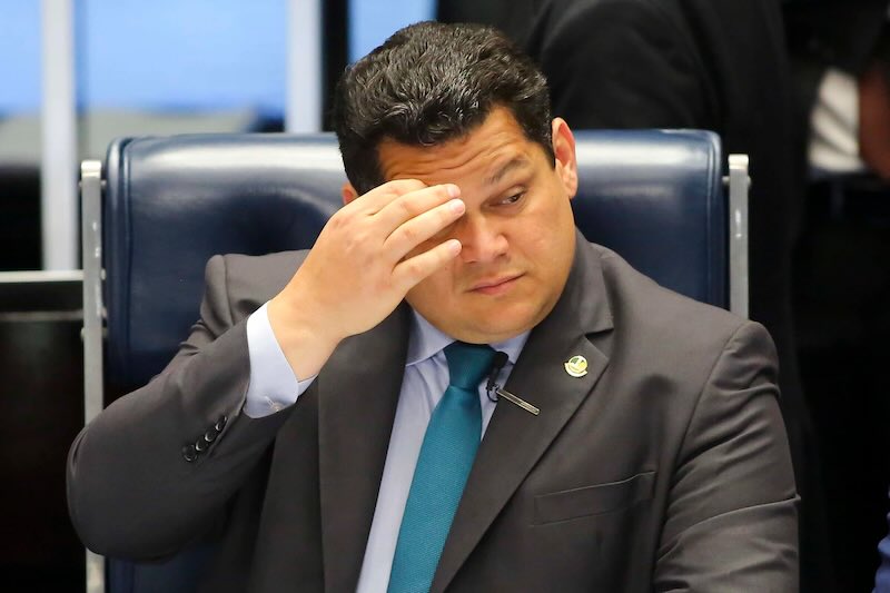 Alcolumbre buscou blindagem com Lula antes de votar Messias no STF
