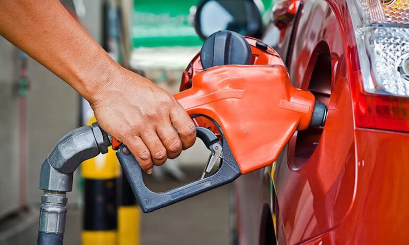 Gasolina: Lula anuncia MP para conter alta da Petrobras