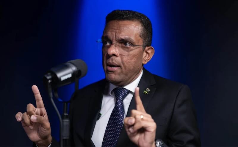 Crise bolsonarista: Otoni chama Flávio de "batedor de carteira"