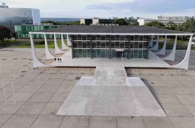 STF analisa reajuste do teto do funcionalismo e limites a penduricalhos