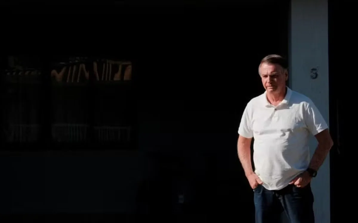Arma de Bolsonaro: A confissão e o risco na prisão domiciliar