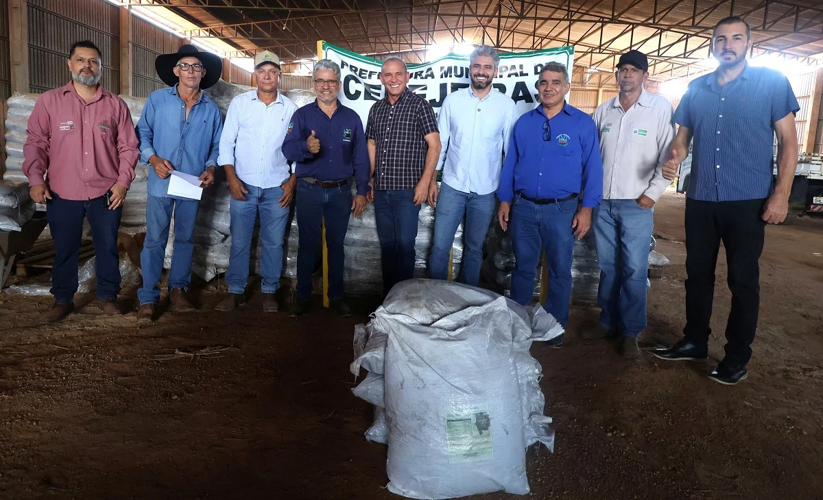 Ezequiel Neiva garante entrega de mais de 15 toneladas de adubo para produtores rurais de Cerejeiras
