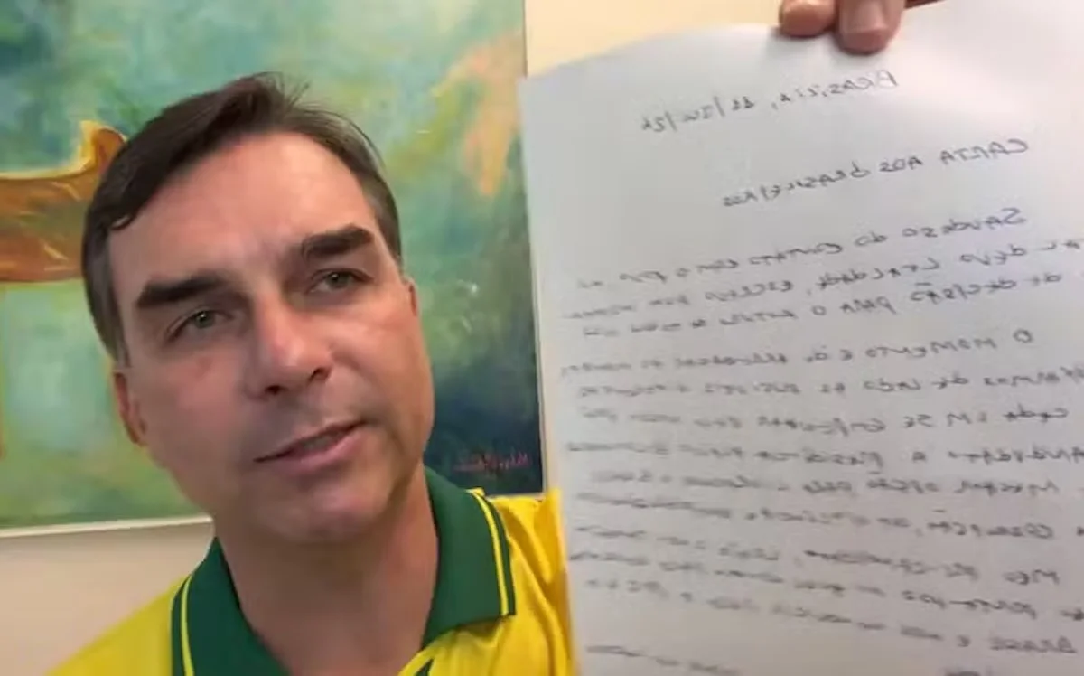 Flávio assina petição alegando que Bolsonaro não sabia da publicação
