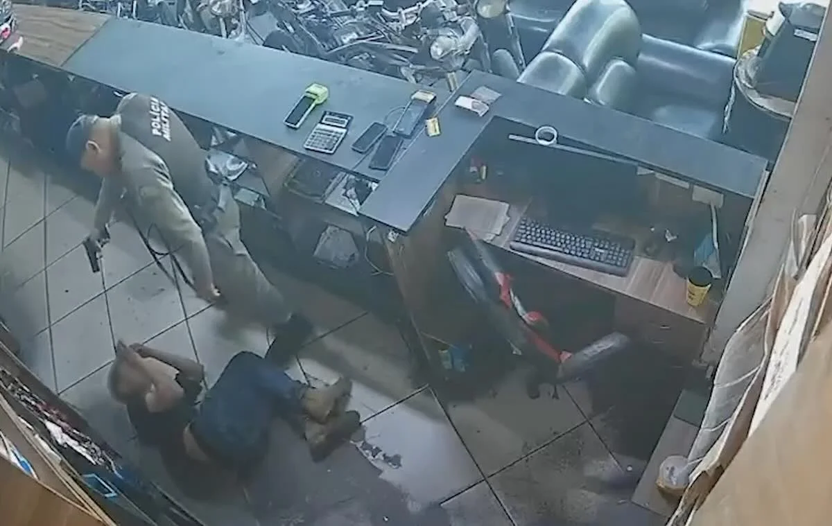PM é preso por agredir menor aprendiz dentro de loja em GO; "achei que ia morrer", veja o vídeo