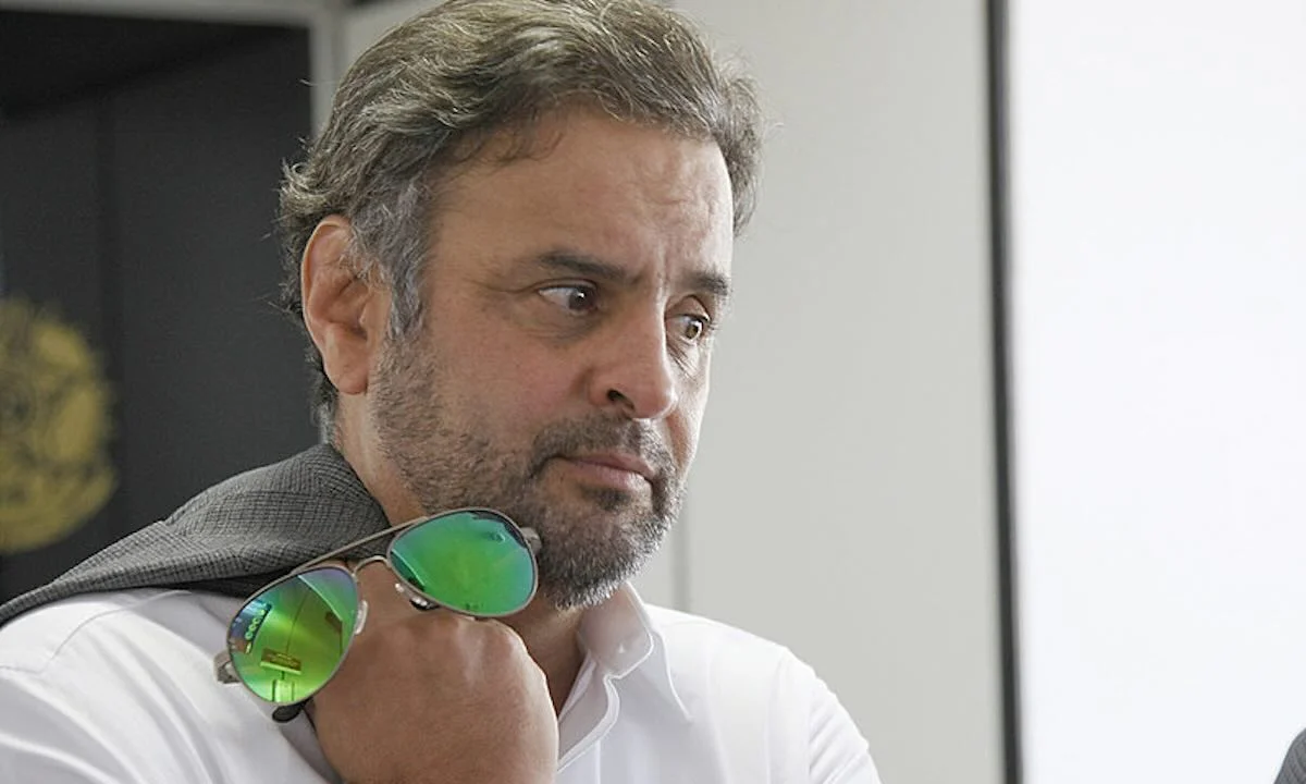 Aécio Neves desiste de disputar eleição e fecha ciclo de 40 anos de mandatos