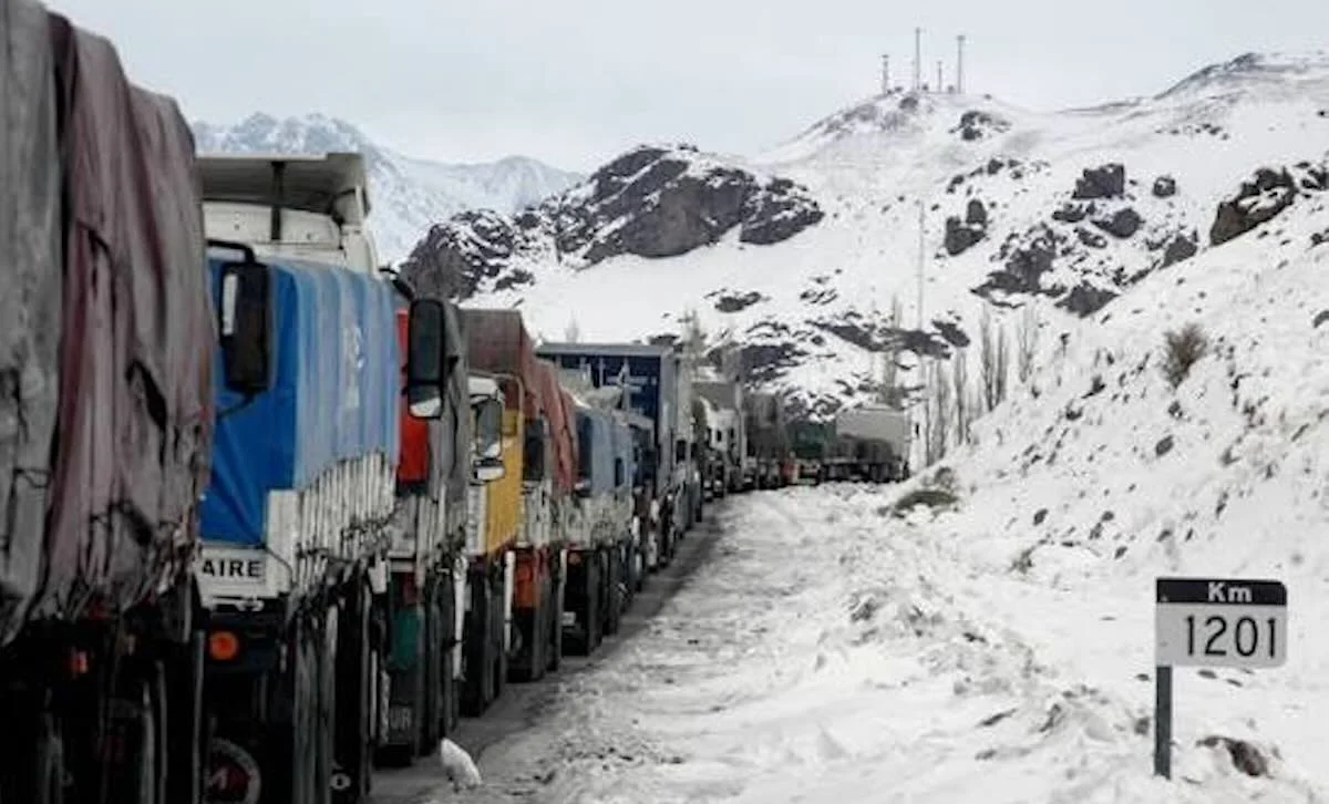 Fronteira Chile-Argentina: 2 mil caminhões retidos e prejuízo de US$ 10 milhões