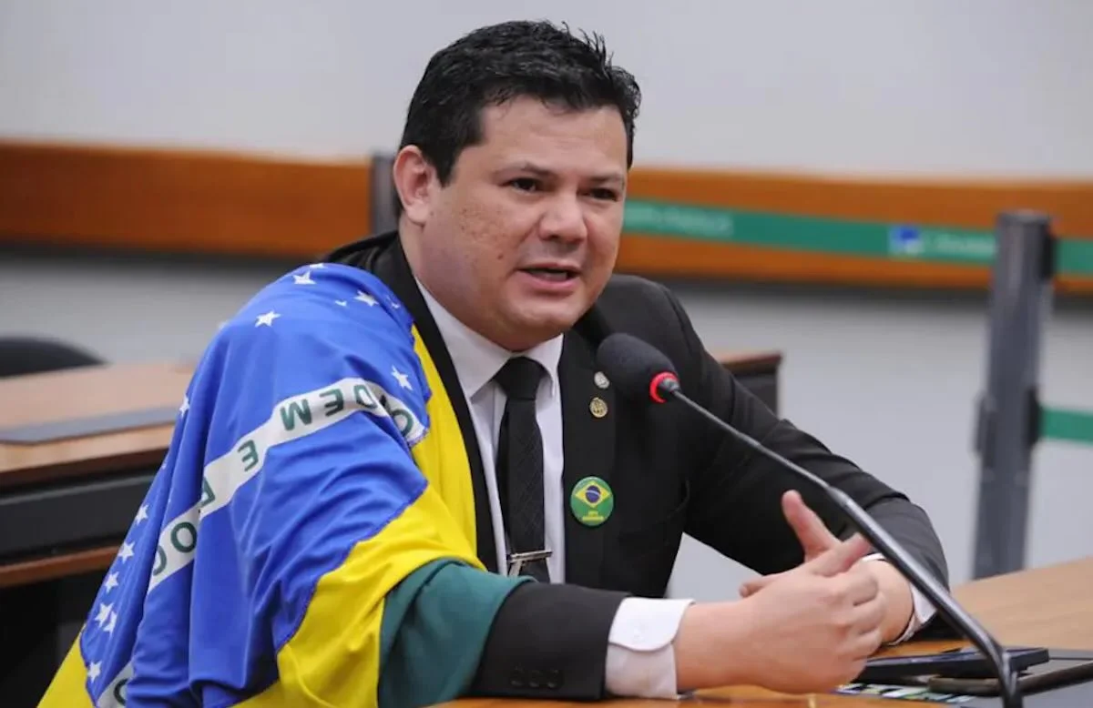 "Ex-presidiário", "descondenado": STF torna deputado réu por ofensas a Lula