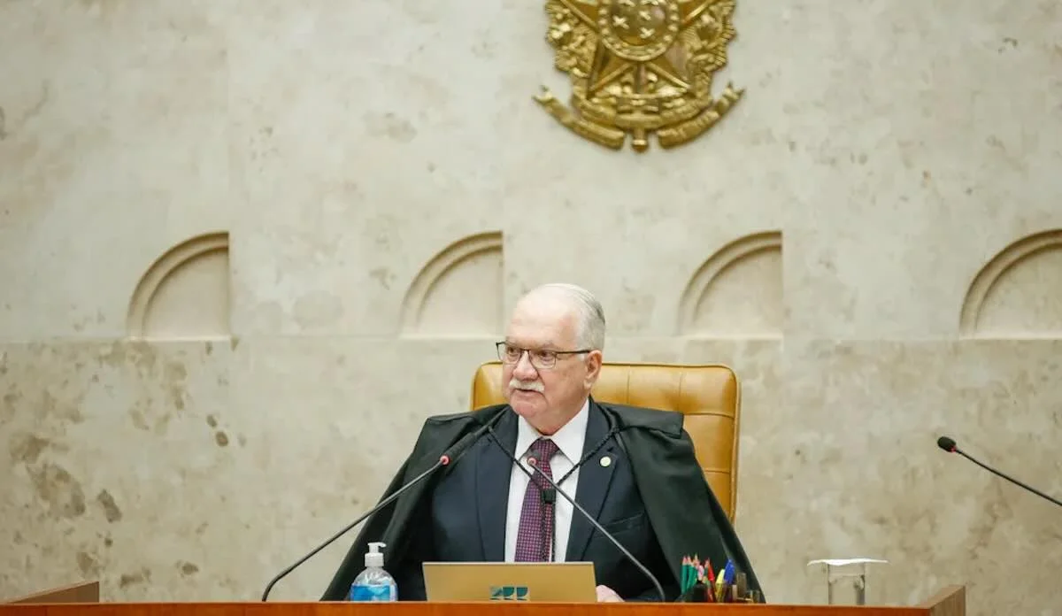 Fachin suspende decisões de Mendonça e Dino e assume o inquérito das fake news
