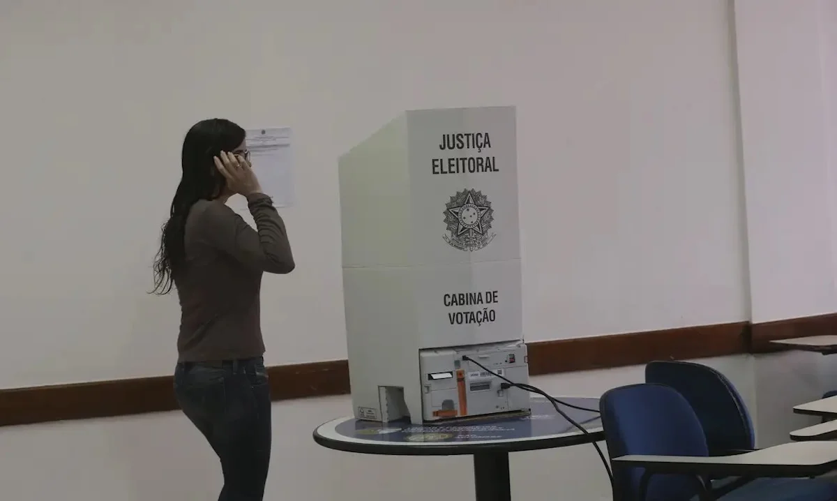 Medo no trabalho faz 54% dos trabalhadores esconder opinião política, diz pesquisa