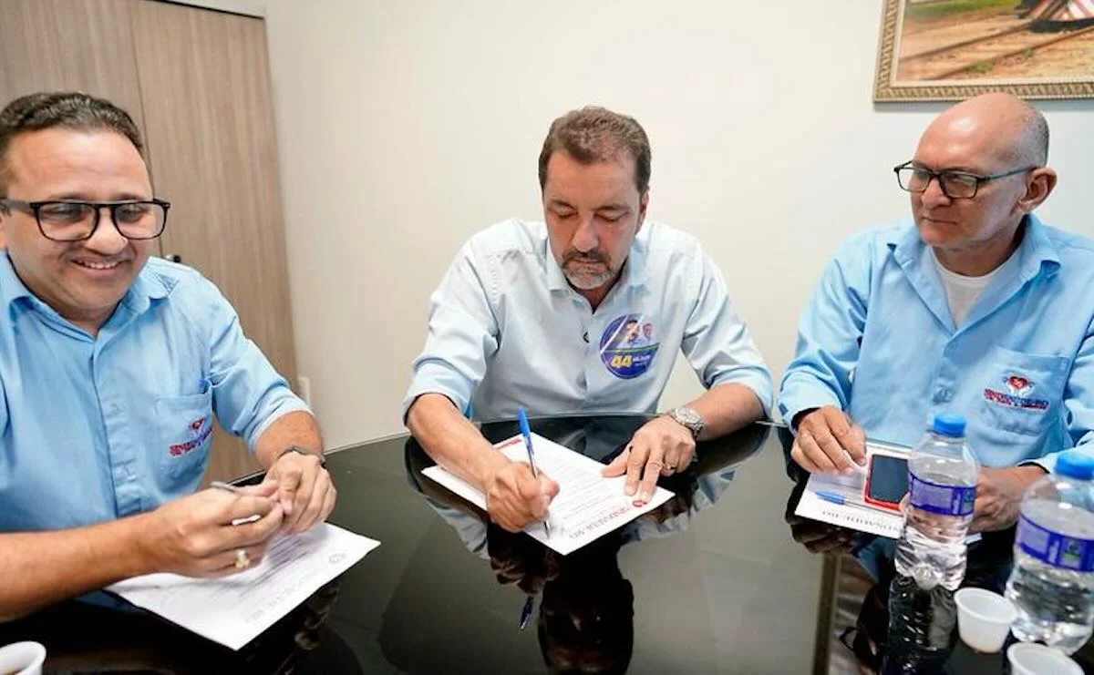 Hildon assina pacto com a saúde e promete pente-fino em terceirizados
