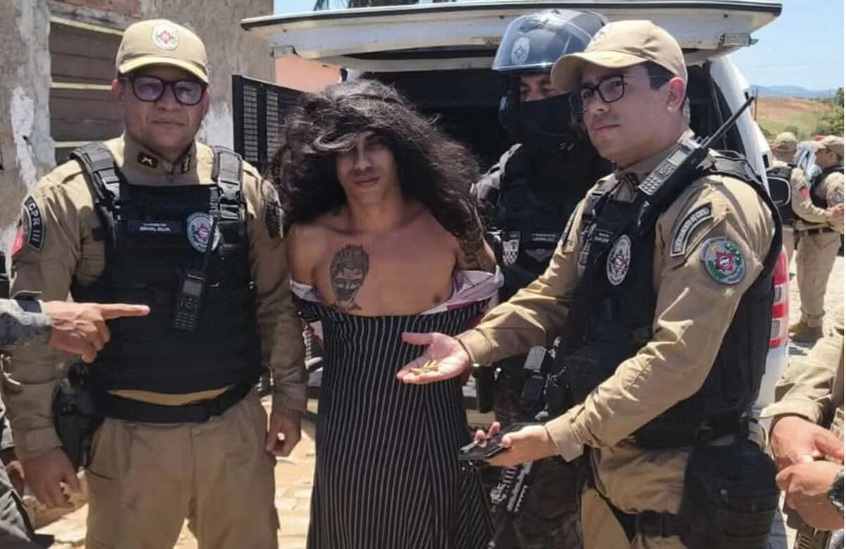 Preso disfarçado de mulher, suspeito diz ter matado 80 na Paraíba