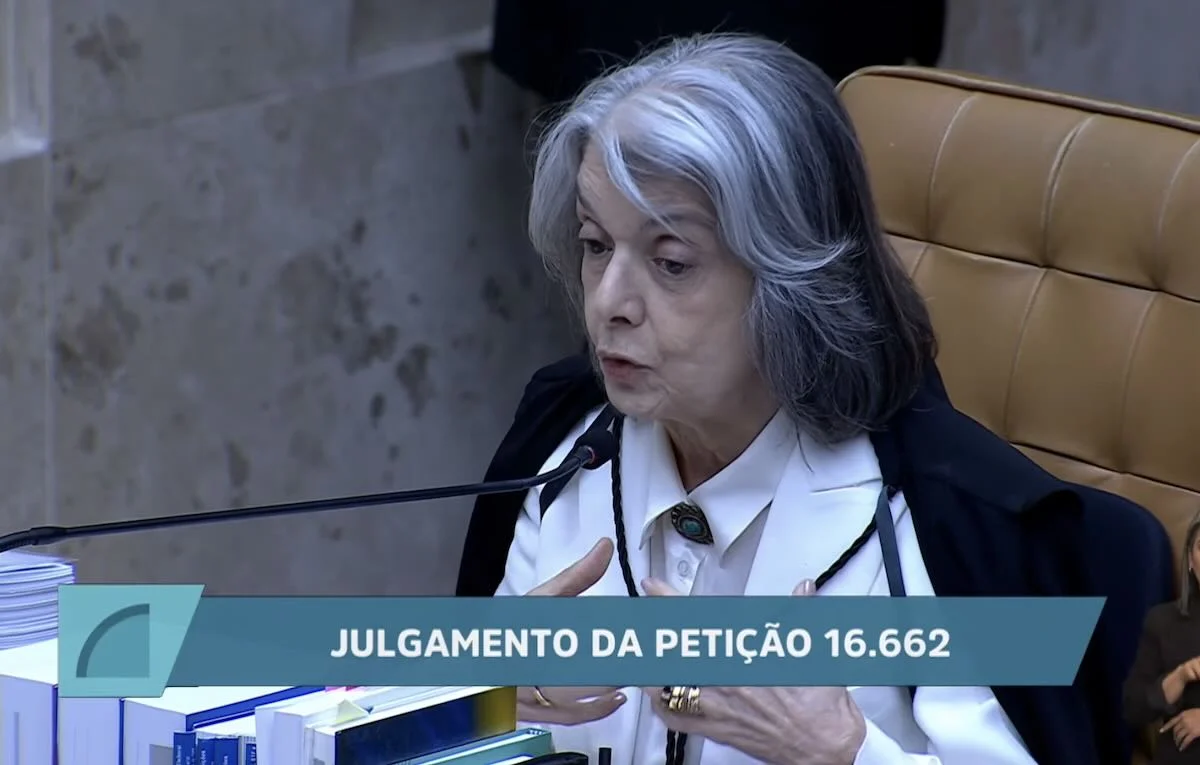 Cármen Lúcia pede desculpas ao povo e diz estar "envergonhada" com o STF
