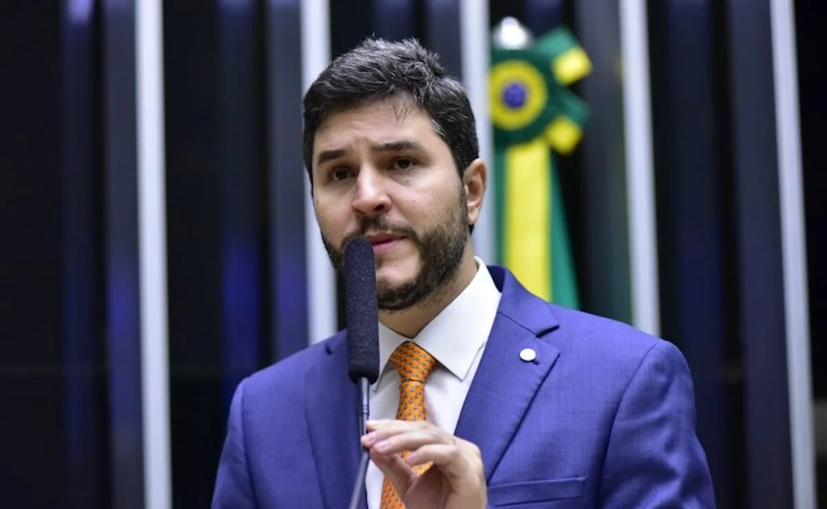 Maurício Carvalho pede investigação sobre Alexandre de Moraes