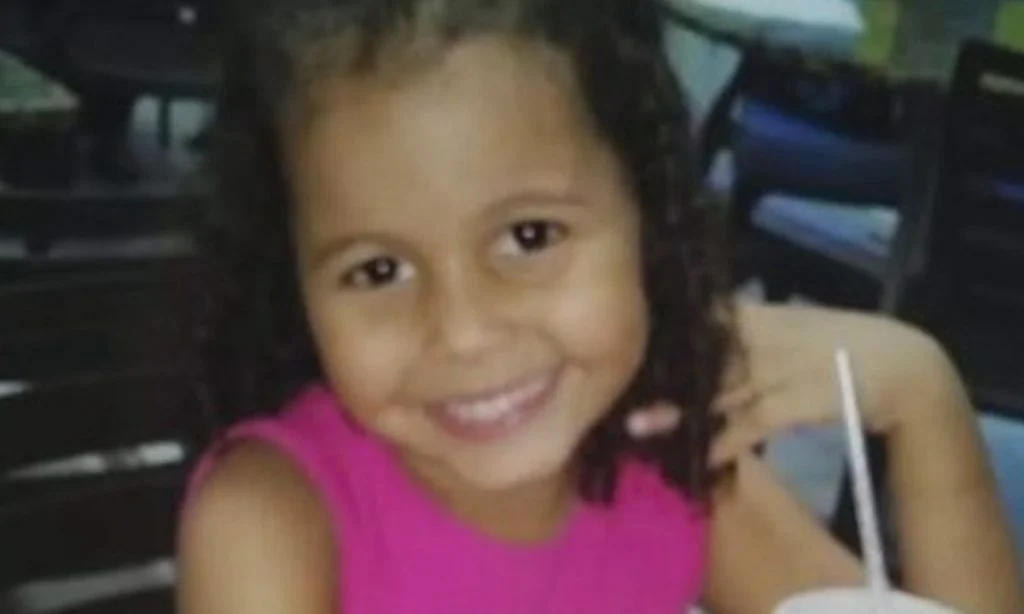 Flávio Bolsonaro atuou na defesa de PM acusado de matar menina de 5 anos