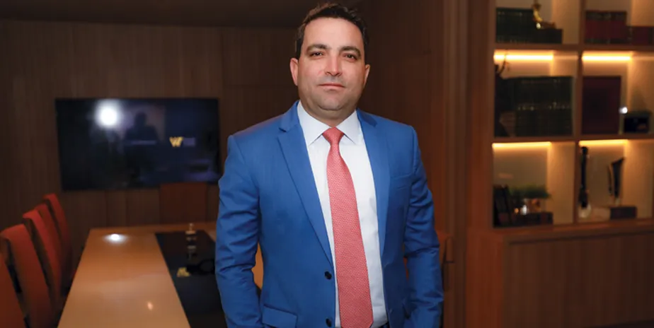 Documentos revelam que advogado de Flávio Bolsonaro lucrou R$ 67 milhões com empresa de bets