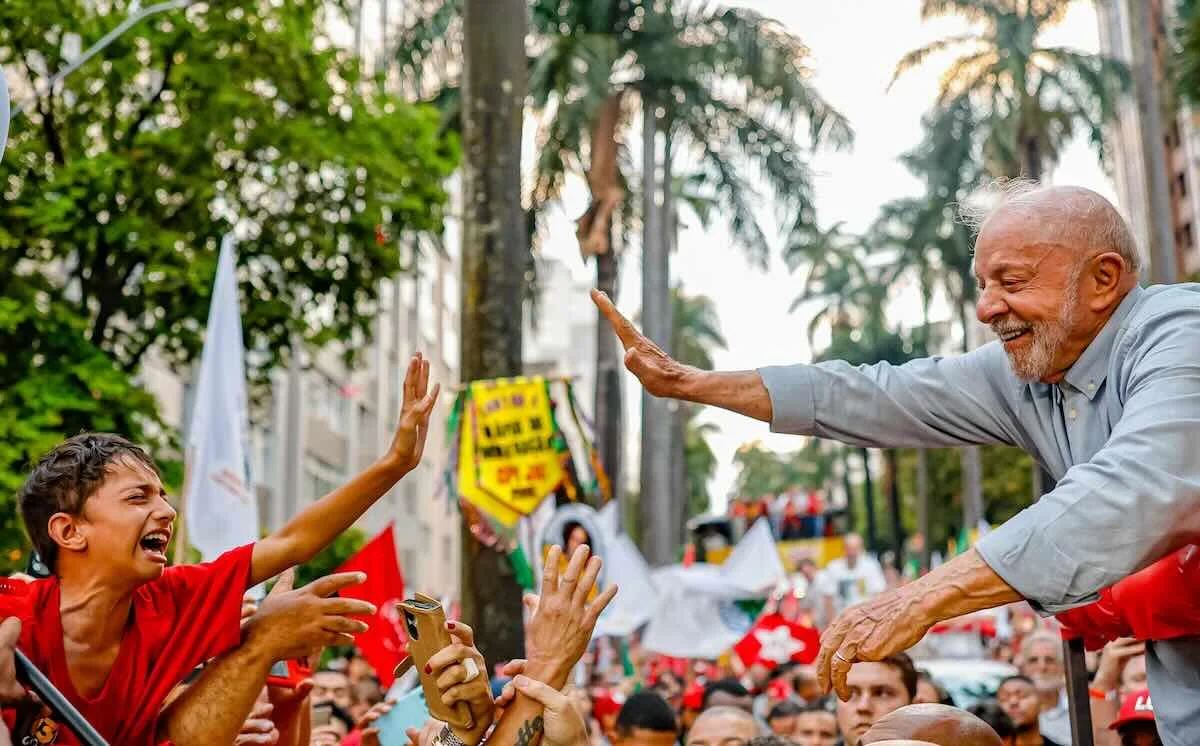 Lula comemora data da votação da PEC do fim da escala 6x1 no Senado
