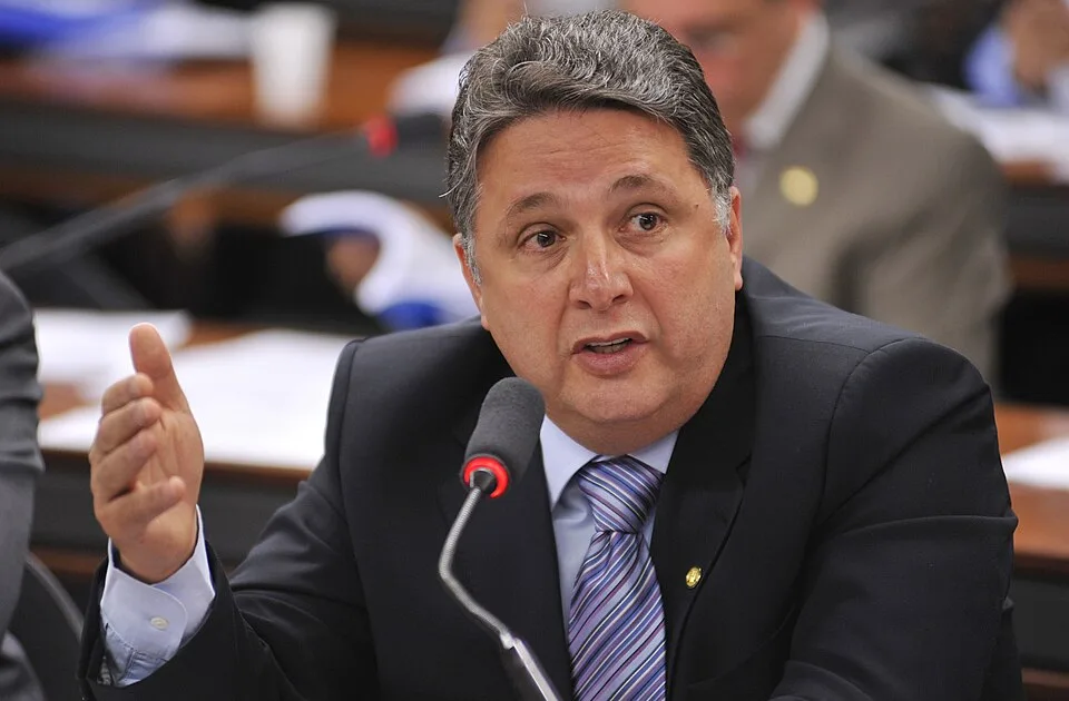 Garotinho desiste de recurso no TSE e abre caminho para vitória de Ruas em 1º turno no Rio