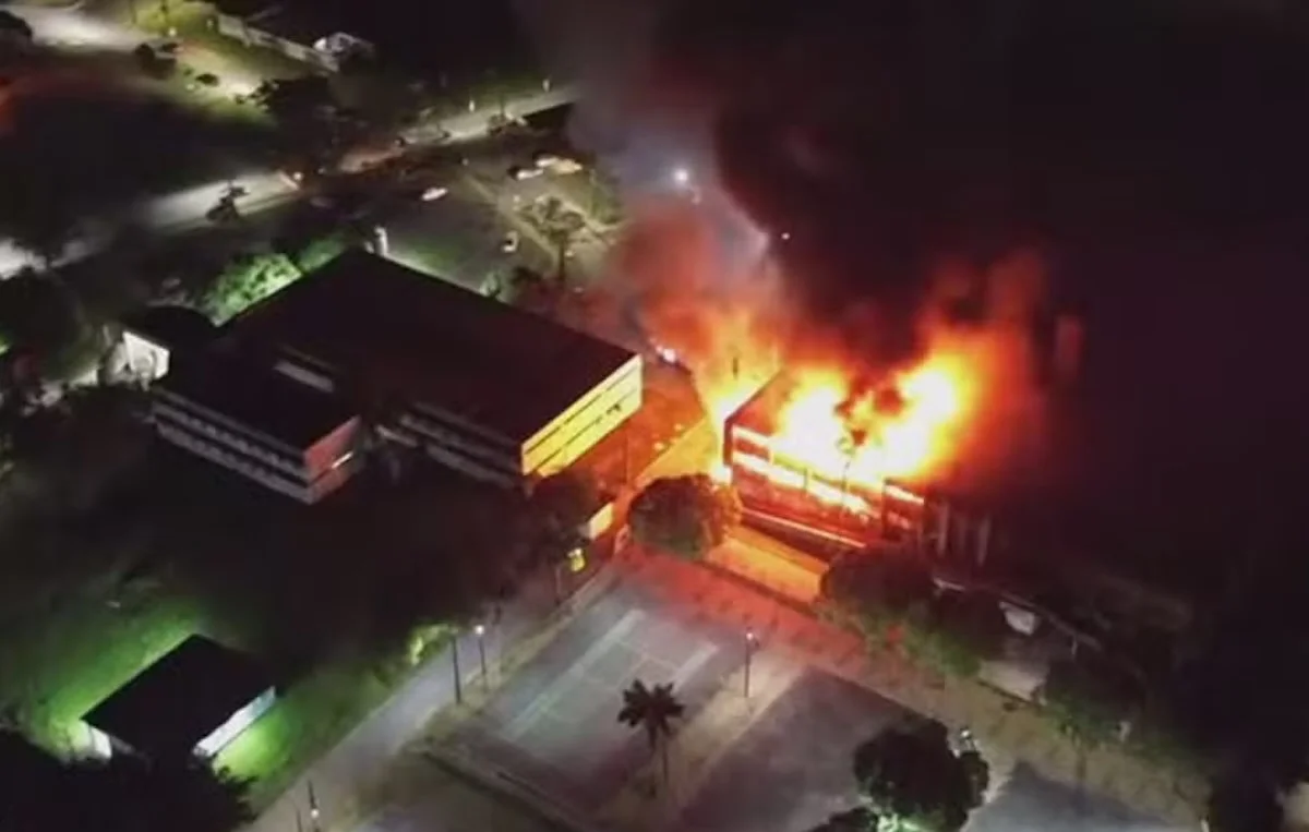 Terceiro incêndio em uma semana causa prejuízo de R$ 100 milhões na UFPE