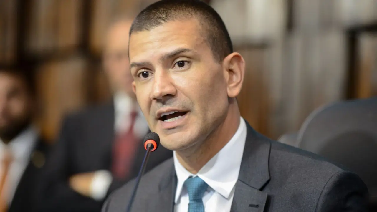 TSE declara vitória de Douglas Ruas no primeiro turno no RJ