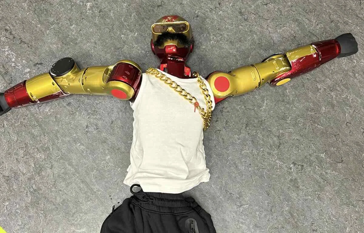 Robô é apreendido após assediar adolescente em Colônia