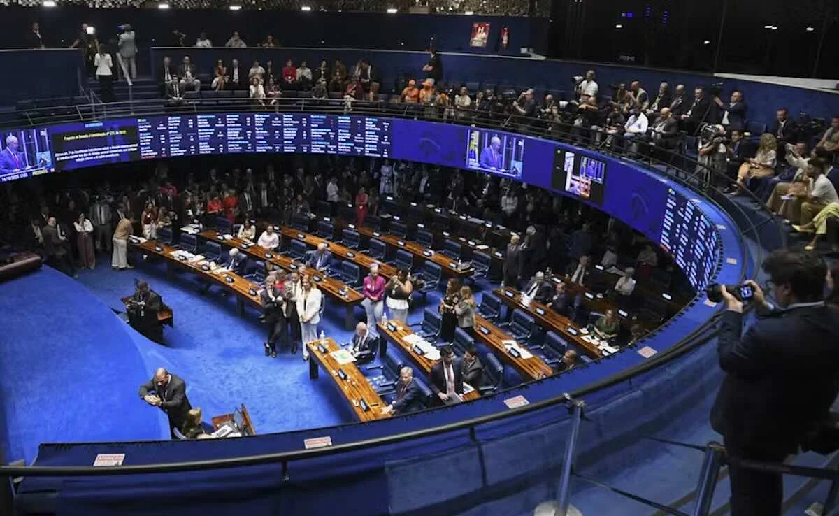 Fim da escala 6x1: Senado aprova PEC em dois turnos e texto segue para promulgação