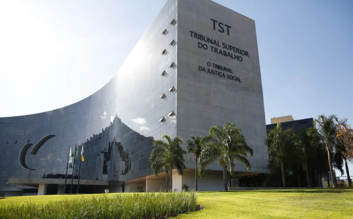 Da reforma de Temer ao plano de Flávio: o caminho para enfraquecer a Justiça do Trabalho