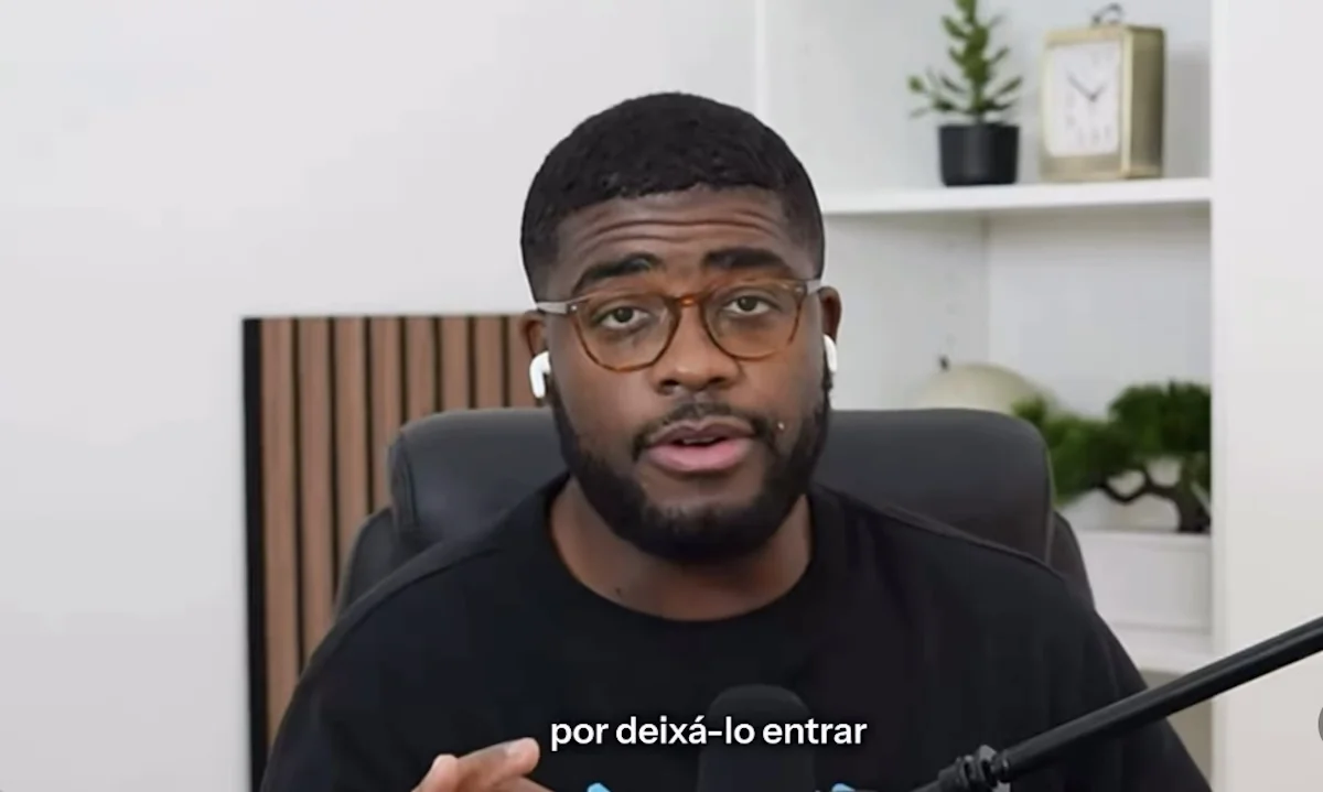 Candidato democrata promete deportar Flávio “no primeiro dia”