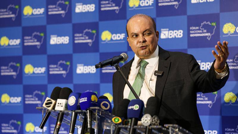 Cerco da PF e delação iminente de ex-chefe do BRB forçam Ibaneis a desistir do Senado em meio a rombo bilionário