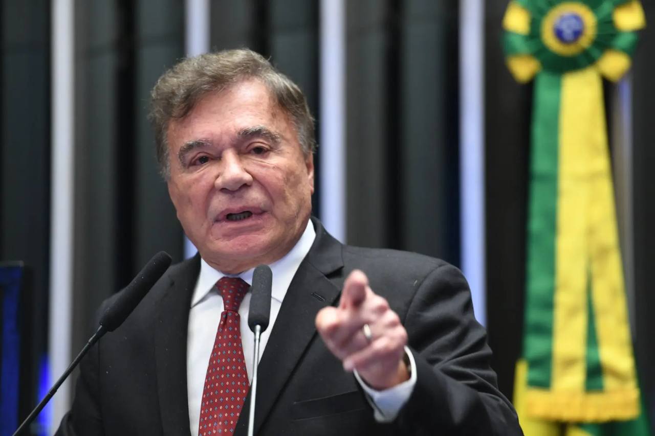 Álvaro Dias desiste do Senado no Paraná mesmo liderando pesquisas